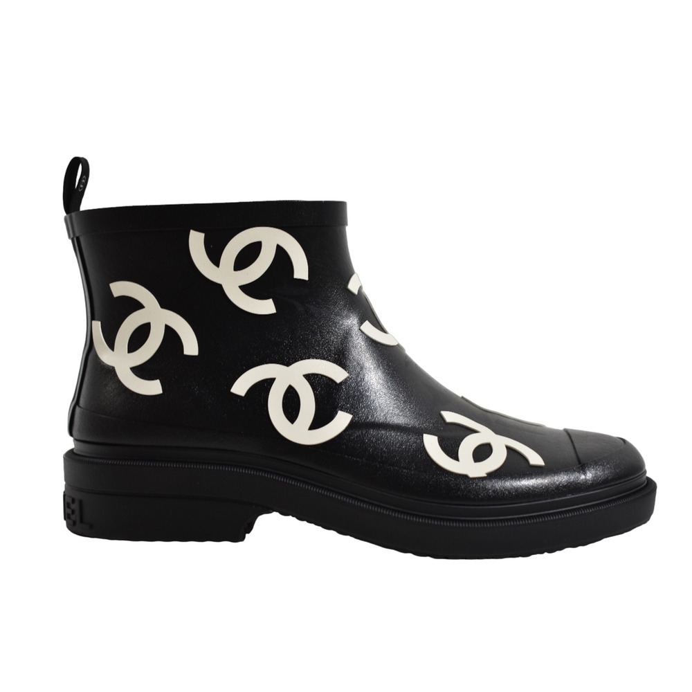 Chanel 23A Black White All Over Logo Rubber CC Low Top Short Ankle Rain Boots 40